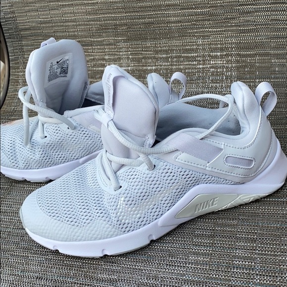 nike legend essential women's